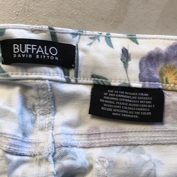 Buffalo brand ladies jeans. Floral print size 8/29. - Picture 6 of 6